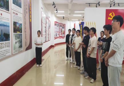 参观0638太阳集团官网廉洁文化教育基地照片材料5